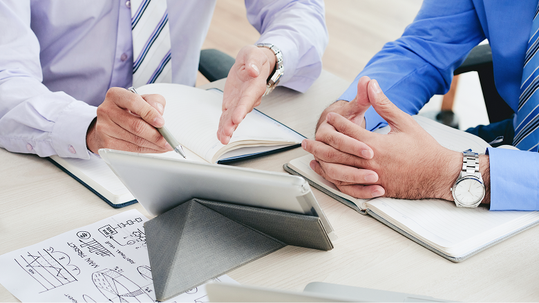 cropped-colleagues-generating-business-ideas